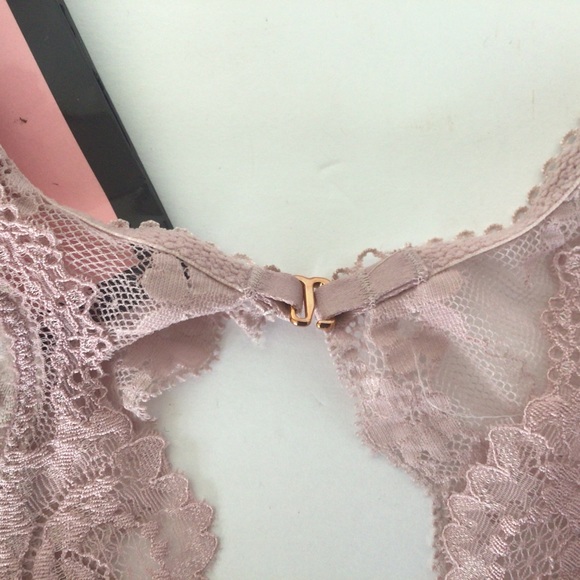 VICTORIAS SECRET VELVET BRALETTE SMALL NWT - Picture 6 of 12